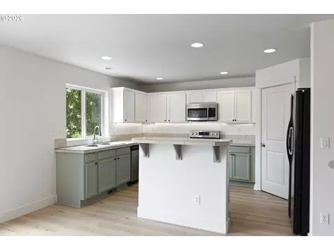 Kitchen - 19095 Barrington Ave, Sandy, OR 97055 photo 1 of 4