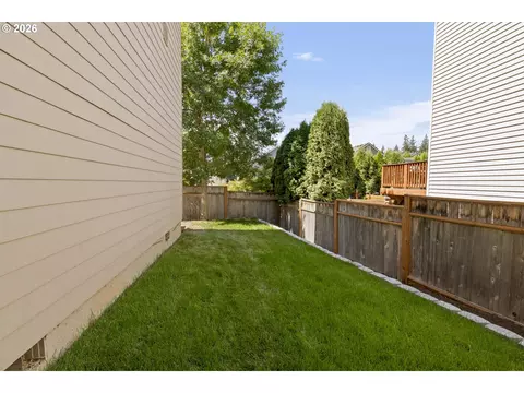 Exterior - 19095 Barrington Ave, Sandy, OR 97055 photo 5 of 9