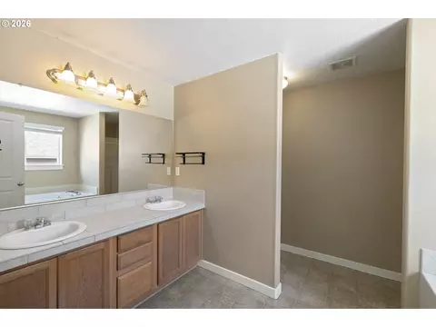 Bath - 19095 Barrington Ave, Sandy, OR 97055 photo 2 of 5