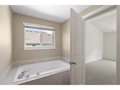 Bath - 19095 Barrington Ave, Sandy, OR 97055 photo 3 of 5