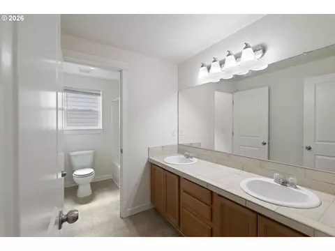 Bath - 19095 Barrington Ave, Sandy, OR 97055 photo 5 of 5