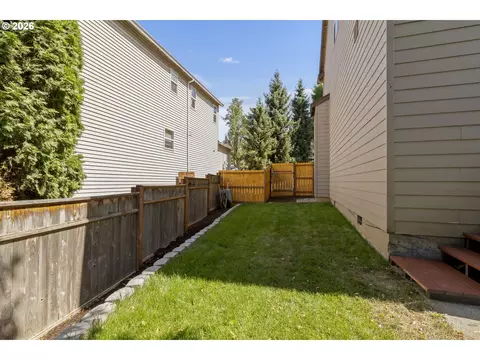 Exterior - 19095 Barrington Ave, Sandy, OR 97055 photo 4 of 9