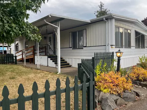 205 S 54th St #37, Springfield, OR 97478
