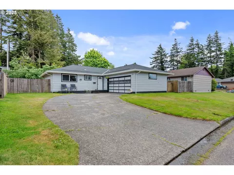 3775 Vista Dr, North Bend, OR 97459