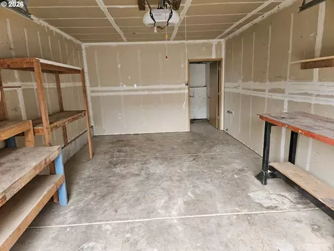 421425 S 58th St, Springfield, OR 97478 photo 8