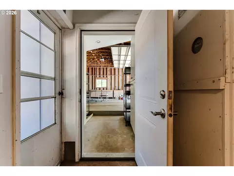 Entry Way - 2889 Taylor St, Eugene, OR 97405 photo 2 of 2
