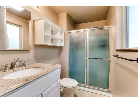 Bath - 2889 Taylor St, Eugene, OR 97405 photo 1 of 3