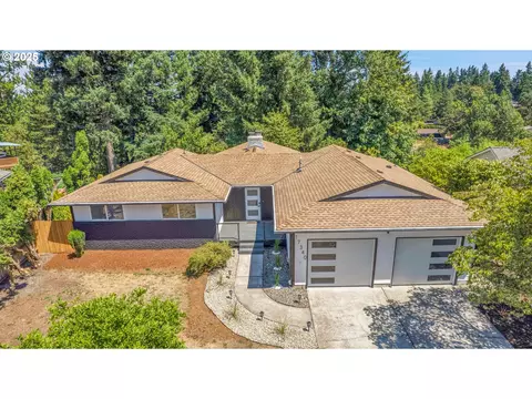 17340 Crownview Dr, Gladstone, OR 97027