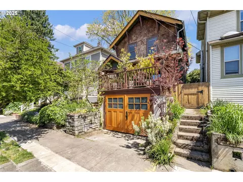 622 SE 18th Ave, Portland, OR 97214