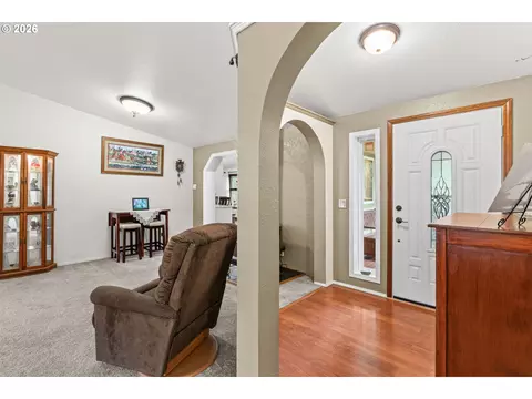 49400 Eagle Rock Pl, Vida, OR 97488 photo 5
