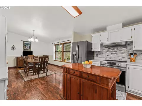 49400 Eagle Rock Pl, Vida, OR 97488 photo 11