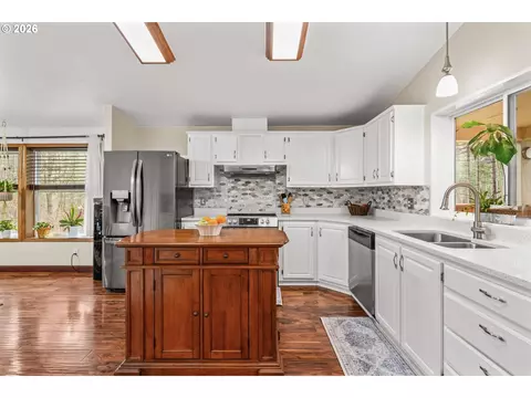 49400 Eagle Rock Pl, Vida, OR 97488 photo 9