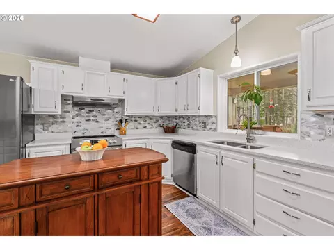 49400 Eagle Rock Pl, Vida, OR 97488 photo 10