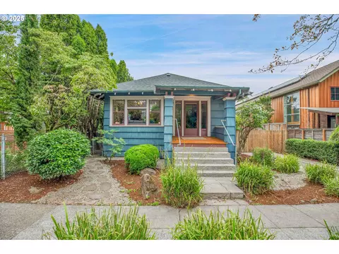 3717 SE Sherman St, Portland, OR 97214