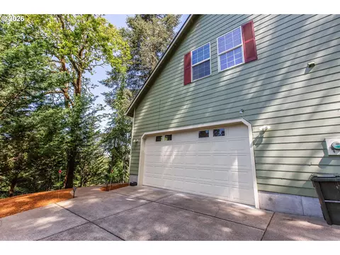 Exterior - 2737 Hallmark Ln, Eugene, OR 97405 photo 3 of 8