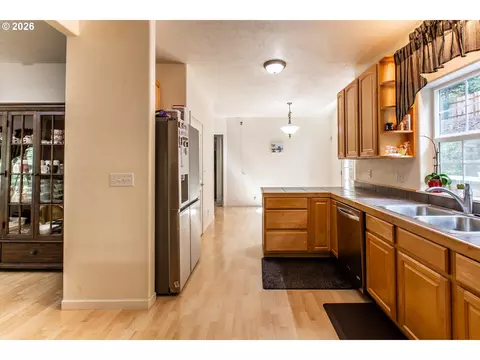 Kitchen - 2737 Hallmark Ln, Eugene, OR 97405 photo 5 of 5
