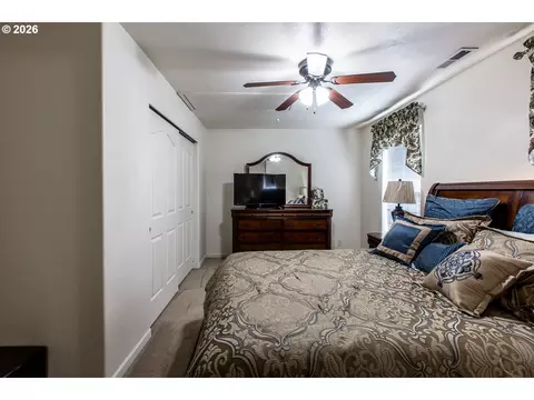 Bedroom - 2737 Hallmark Ln, Eugene, OR 97405 photo 2 of 5