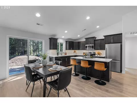 Dining - Upper Camp Creek Rd, Springfield, OR 97478 photo 2 of 2