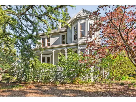 16031 SE River Rd, Milwaukie, OR 97267