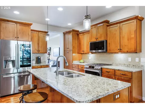 Kitchen - 6084 Fernhill Loop, Springfield, OR 97478 photo 3 of 5