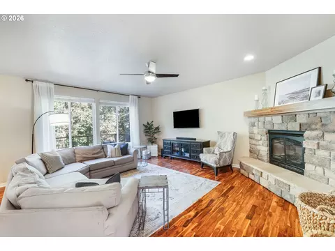 Living - 6084 Fernhill Loop, Springfield, OR 97478 photo 1 of 4