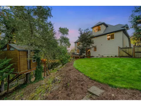 Exterior - 6084 Fernhill Loop, Springfield, OR 97478 photo 3 of 9