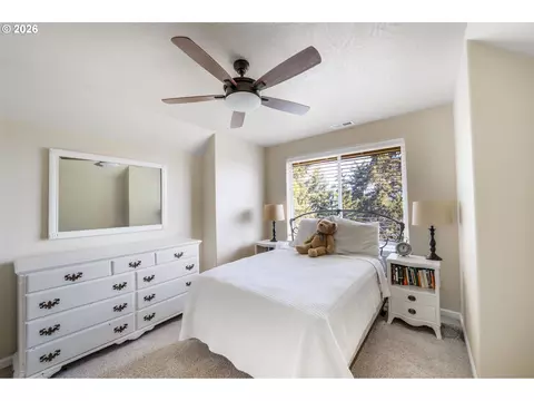 Bedroom - 6084 Fernhill Loop, Springfield, OR 97478 photo 4 of 5