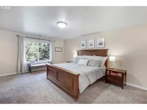 Bedroom - 6084 Fernhill Loop, Springfield, OR 97478 photo 2 of 5