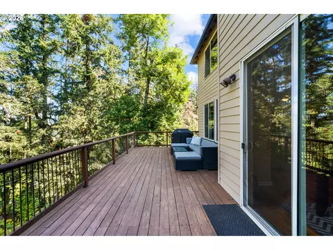 Exterior - 6084 Fernhill Loop, Springfield, OR 97478 photo 6 of 9