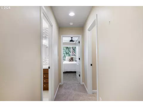 Entry Way - 6084 Fernhill Loop, Springfield, OR 97478 photo 4 of 4