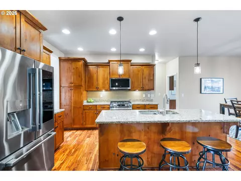 Kitchen - 6084 Fernhill Loop, Springfield, OR 97478 photo 4 of 5