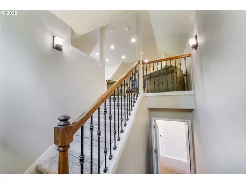 Entry Way - 6084 Fernhill Loop, Springfield, OR 97478 photo 3 of 4