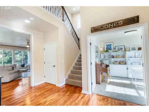 Entry Way - 6084 Fernhill Loop, Springfield, OR 97478 photo 2 of 4