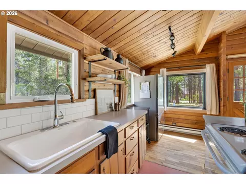 Kitchen - 56711 Lunar Dr, Bend, OR 97707 photo 2 of 2