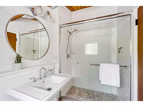 Bath - 56711 Lunar Dr, Bend, OR 97707 photo 2 of 3