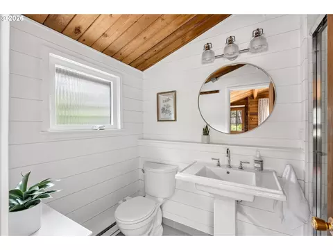 Bath - 56711 Lunar Dr, Bend, OR 97707 photo 3 of 3