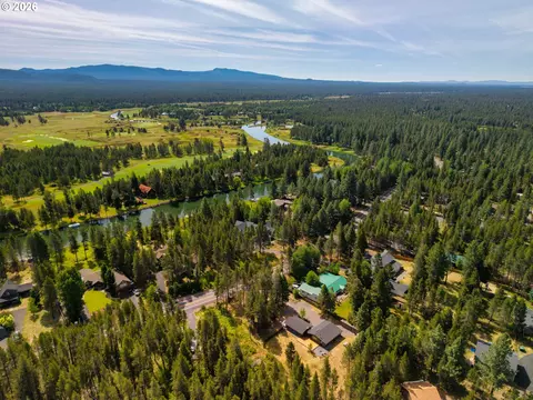 View/Area - 56711 Lunar Dr, Bend, OR 97707 photo 3 of 6