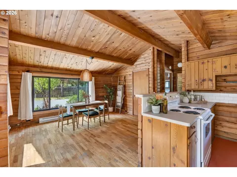 Dining - 56711 Lunar Dr, Bend, OR 97707 photo 3 of 5