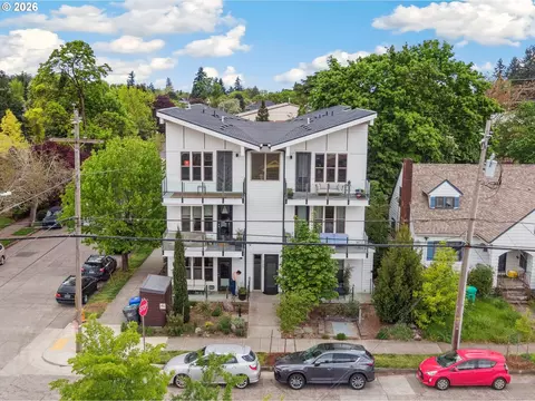 325 N Emerson St #D, Portland, OR 97217