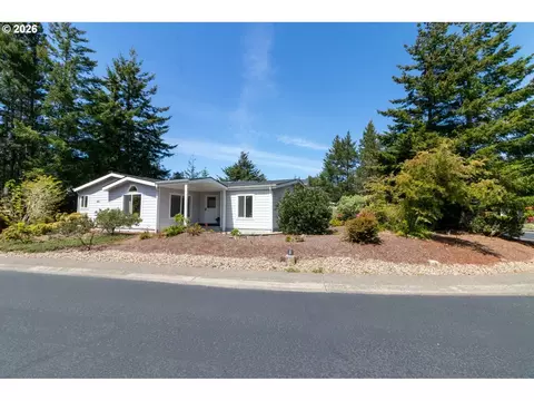 499 Sherwood Loop, Florence, OR 97439