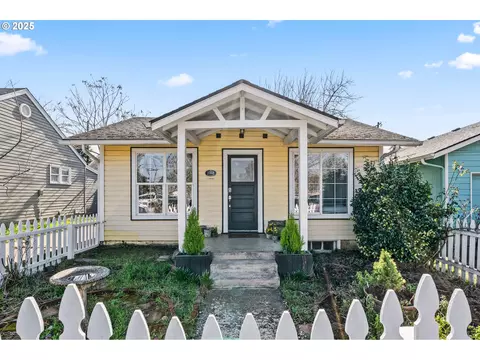 1068 3rd St, Salem, OR 97304