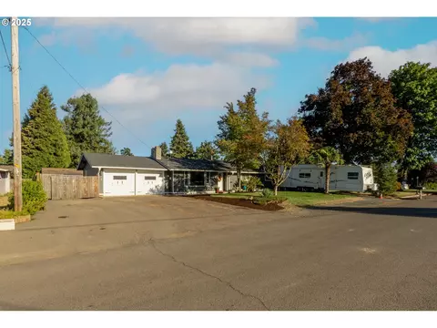 170 Pleasant Dr, Dallas, OR 97338