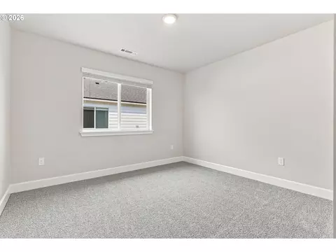 Bedroom - 868 E Kinsley Ave, Hermiston, OR 97838 photo 4 of 5