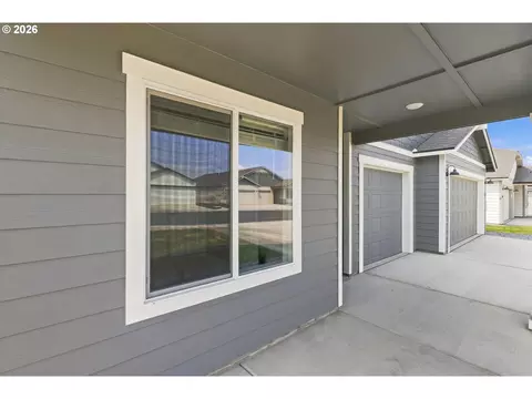 Exterior - 868 E Kinsley Ave, Hermiston, OR 97838 photo 1 of 10