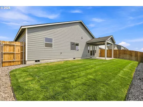 Exterior - 868 E Kinsley Ave, Hermiston, OR 97838 photo 4 of 10