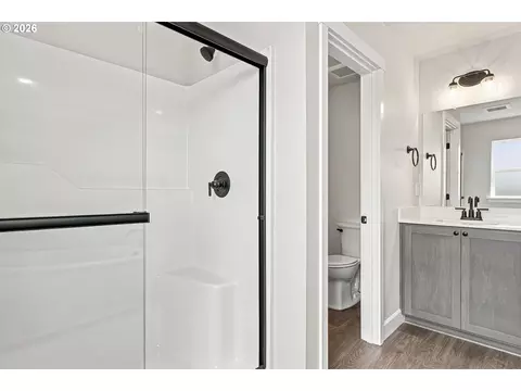 Bath - 868 E Kinsley Ave, Hermiston, OR 97838 photo 2 of 5