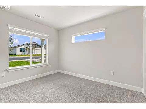 Bedroom - 868 E Kinsley Ave, Hermiston, OR 97838 photo 1 of 5