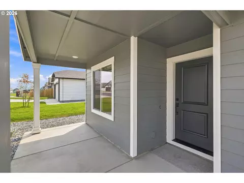 Exterior - 868 E Kinsley Ave, Hermiston, OR 97838 photo 2 of 10