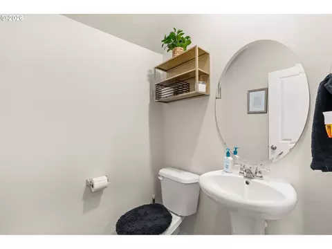 Bath - 2722 U St, Springfield, OR 97477 photo 1 of 3