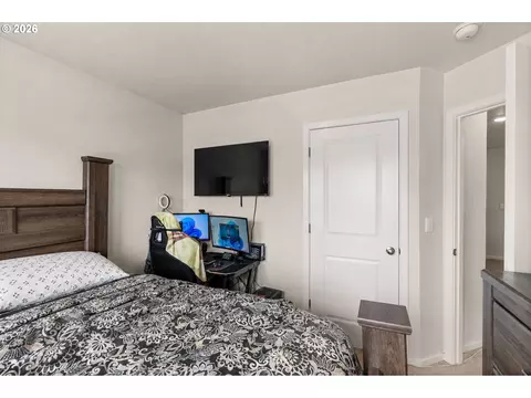 Bedroom - 2722 U St, Springfield, OR 97477 photo 4 of 5